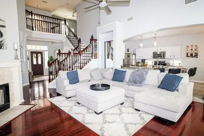 Image de Spacious & Elegant 3br Guest House in Sugar Land w/ Prime Location & Security