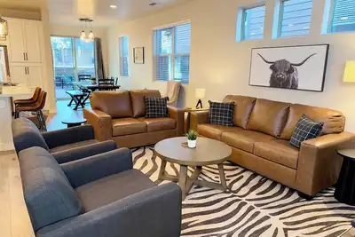 Image de Flagstaff Modern Luxury - 3-bedroom, 2. 5 bathroom Townhome w/ Patio in Flagstaff