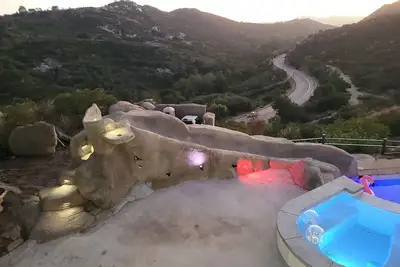 Image de Stunning hilltop Villa for event\/wedding with view\/pool\/slide\/gym\/theater\/sauna