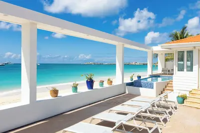 Villa Impala, 5 bedroom villa beachfront in Simpson Bay, Sint Maarten