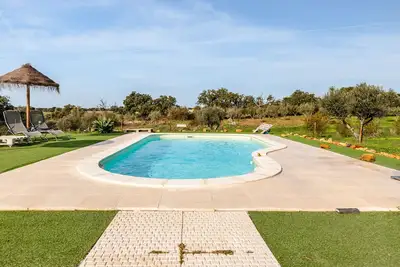 Image de Maison de vacances 'Monte Da Masmorra De Baixo- Alecrim' avec piscine partagée