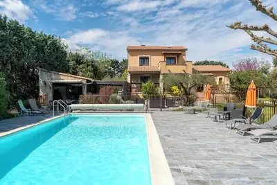 Image de Domaine Des Maladieres avec piscine privée, terrasse privée et climatisation