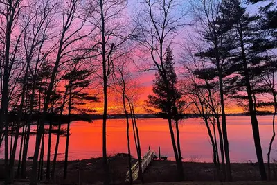 Image de Waterfront Home with dock just 10 min from downtown Portsmouth, Nh. Sleeps 10.