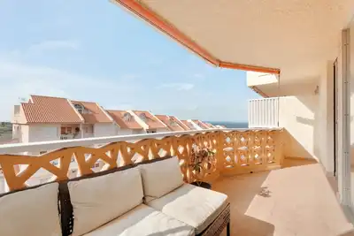 Image de Appartement de vacances 'Luminoso Piso Con Vista Al Mar' avec vue sur la mer