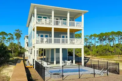 Image de \"Sand Castle Hideaway\" - Beachfront with private pool