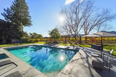 Luxury cottage minutes from Yountville with Pool/Spa Access