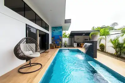 Image de Coral Dream House - Tropical retreat w/ pool, walkable location in Uvita!