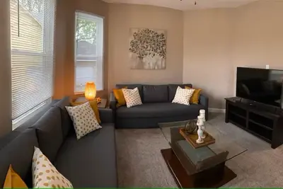 Image de Spacious 4 bedroom 5 star house in Hamilton, sleeps 7 up and can sleep 2-4 down.