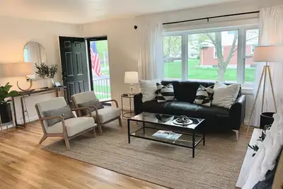 Image de Charming 3-bedroom house with fenced yard in a quiet neighborhood Dog Friendly