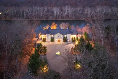 Image de Graycliff Hall: Riverfront Estate w\/ Heli Pad, Private Chef, Hot Tub
