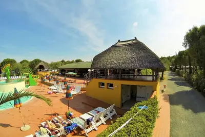 Image de Joli appartement dans une maison de vacances avec Wifi, climatisation, piscine, terrasse et parking