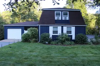 Image de Family-themed home, Sleeps 14, Close to Psu. Quiet Neighborhood, 2. 5 Baths,