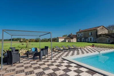 Image de Maison de campagne + piscine et vue imprenable