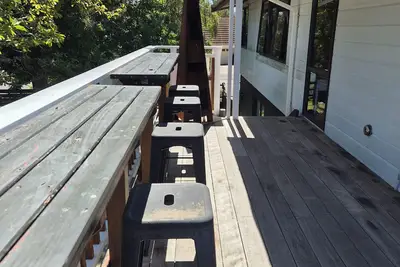 Image de Relaxing treetop house.