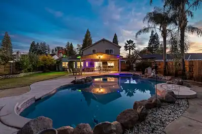 Image de Huge House & Yard-Pool Hot Tub