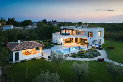 Image de Villa LaDominika for 14 people with wellness, tennis court, 50 m2 heated pool in Central Istria