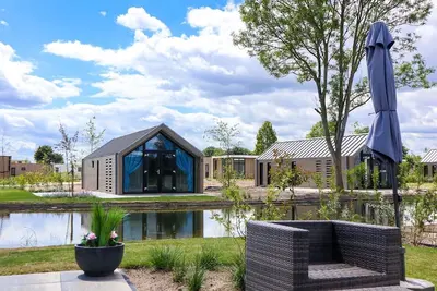 Image de Chalet avec lave-vaisselle, près de l'IJssel