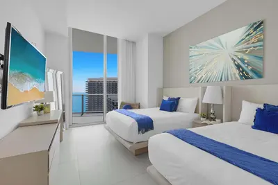 Image de 2br Ocean View Balcony & Pool