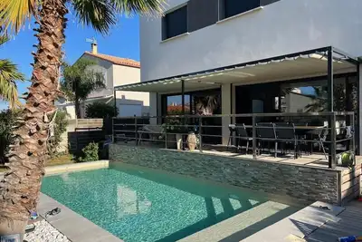Image de Maison 10 personnes avec grande piscine à 5 min de la Mer