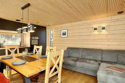Image de Chalet neuf à Courchevel 1850, prêt pour 6 avec ski aux pieds et wifi!