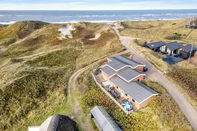 Image de Family-friendly holiday home with indoor pool and outdoor spa 100 meters from.