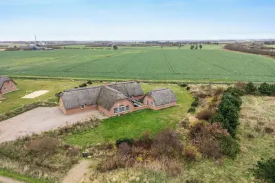 Image de Large holiday home for 20 people with large pool, Hot tub for 7 people and activity room.