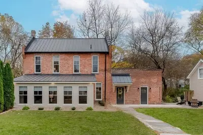 Image de This house is a 3 bedroom(s), 2. 5 bathrooms, located in Frankfort, Ky.