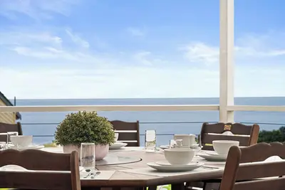 Image de “Coastal Bliss” – 450m Stroll from the Beachfront