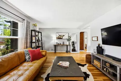 Image de Cozy Home w/ Hot Tub & Backyard Near Downtown Cda!