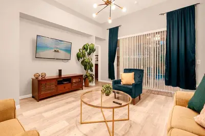 Image de Luxe 8-Guest Villa Davenport | Stunning Design