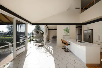 Image de Luxurious Waterfront Retreat in Broadbeach Waters