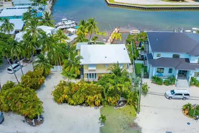 Image de Sundance | Ocean View, Boat Dock, Pool | Walk to S