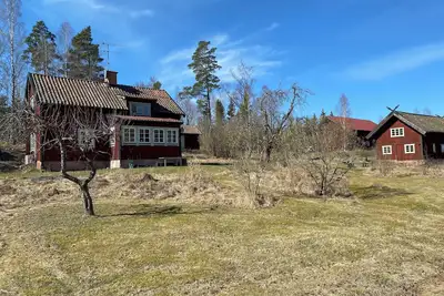 Image de Simple country side cottage with wonderful garden and lovely surroundings