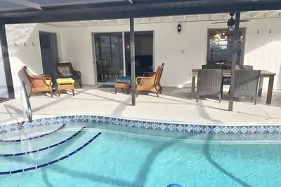 Image de Updated Tranquil 2-bedroom heated pool house in Venice Fl, close to Beaches.