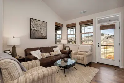 Image de Modern 2 bedroom with mt views and spacious