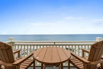 Image de Beachfront 6-bedroom pet friendly home