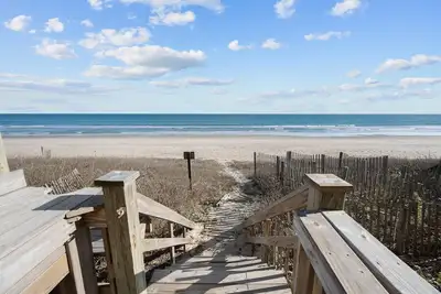 Image de Sand Sational! Oceanfront 4-Br house in Surf City/Topsail Island, Pet Friendly