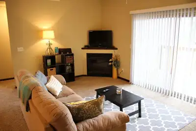 Image de Cozy 2-bedroom condo in Waterloo south side with Ac, WiFi & cable Tv