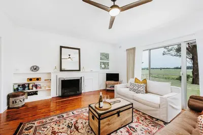 Image de Burrundulla Farmhouse Poolside Country Allure