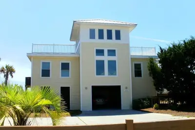 Image de Sunshine House - Wonderful Oceanfront Home with Private Beach Access!