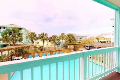 Image de Tides 2 E1 - Dog Friendly unit located Across the Street from the Beach!