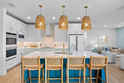 Image de Luxury 6-Bedroom Pool Home on Anna Maria Island - 5 Mins to Beach & Rooftop Deck