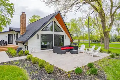 Image de Lakefront Retreat on Little Lake Butte Des Morts!