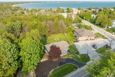 Image de Newly Baileys Harbor Home, 1 block Dt, Open Concept with Huge Yard