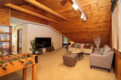 Image de 10-Spacious 5br apt with gym, games room in the attic