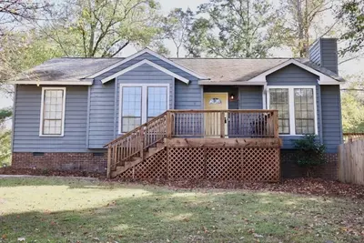 Image de Charming, Quiet, Comfortable 2bd\/2ba Home in lovely neighborhood Epic backyard.