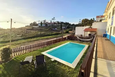Image de 4 bedroom villa with barbecue and pool - Like a Local\n