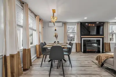 Image de Charming 4-bedroom unit with 2 full bathrooms in serene Methuen Ma