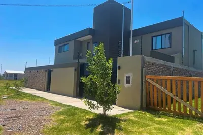 Image de Beautiful house for vacation, swimming pool for children and adults.
