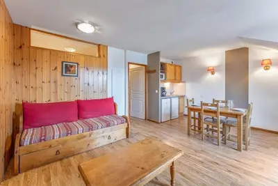 Image de À 40m des pistes de ski, 4ème étage, piscine, sauna, balcon, télévision, casier à ski, 31m²